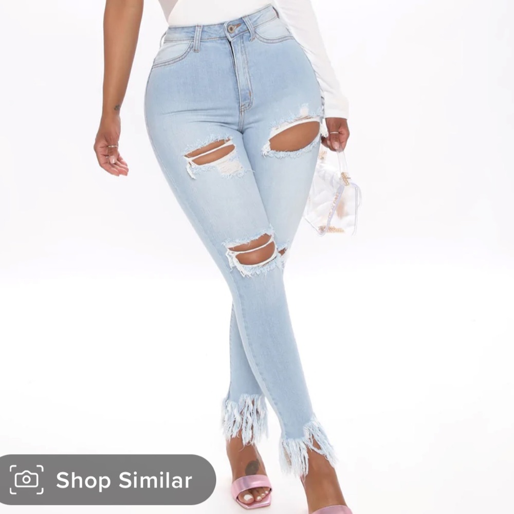 FashionNova “Hang Around Fringe Ankle Jeans” size 9